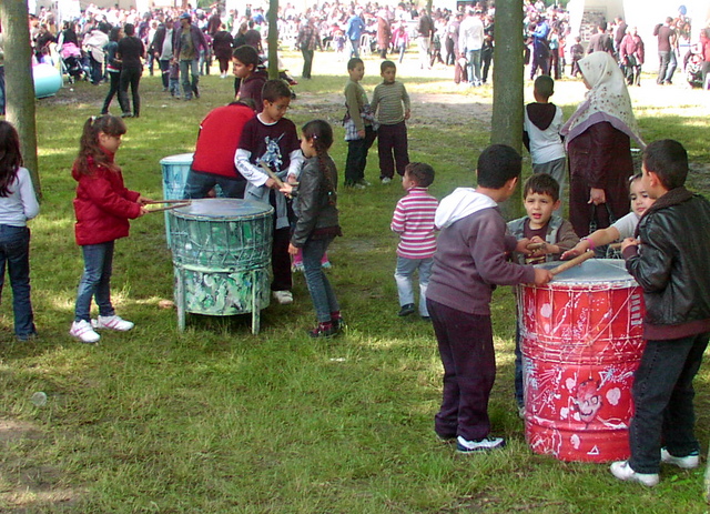 découverte instrument musique en recyclage ludique pédagogique  décoratif